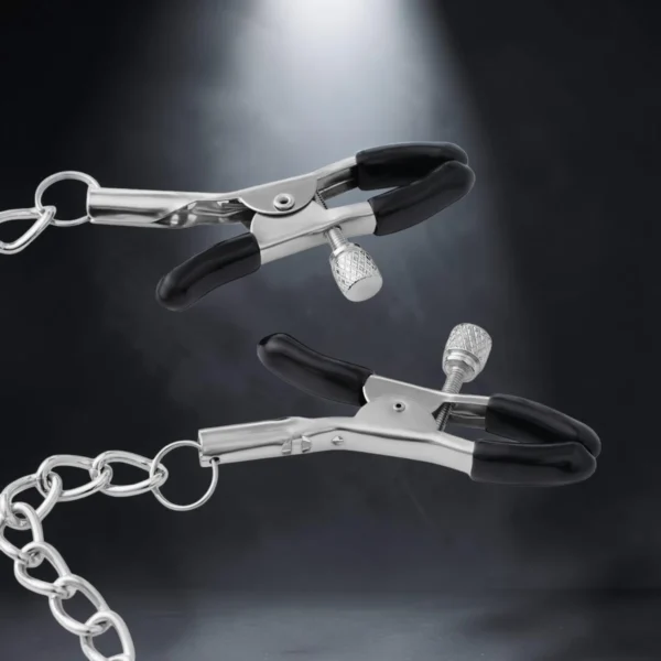 Daddy Clamps | Σφιγκτήρες Θηλών με Αλυσίδα & DADDY — για εσένα που ξέρεις ακριβώς ποιος είναι