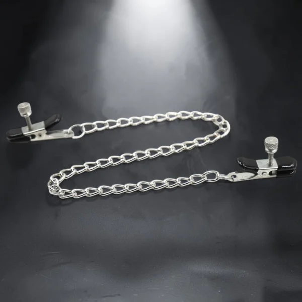 Silver Bite | Nipple Clamps με Αλυσίδα — για εσένα που ξέρεις ότι η λεπτή γραμμή ανάμεσα στον πόνο και την ηδονή είναι εκεί που ζει η αλήθεια