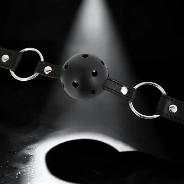 Breathable Gag | Φίμωτρο με Τρυπητή Μπάλα — για εσένα που ξέρεις ότι ακόμα και στη σιωπή... η ανάσα μετράει