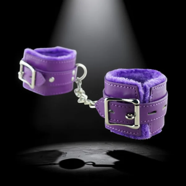 Furry Chain Cuffs | Δερμάτινες Χειροπέδες με Γούνα & Αλυσίδα — για εσένα που θέλεις να δέσεις... με χάρη