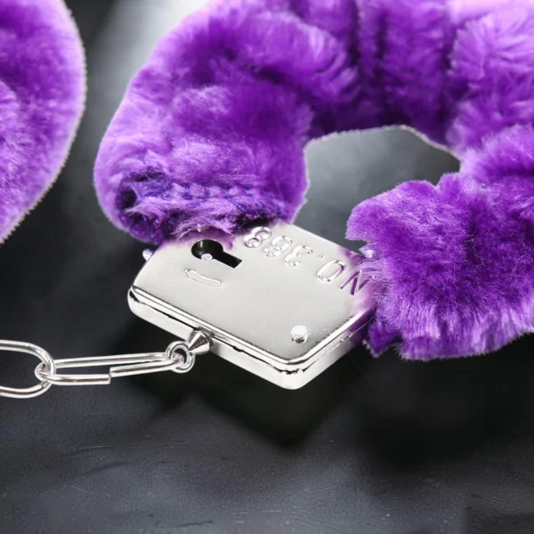 Fur Cuffs | Χειροπέδες με Γούνα — για εσένα που θέλεις να κρατήσεις κάποιον εκεί που πρέπει