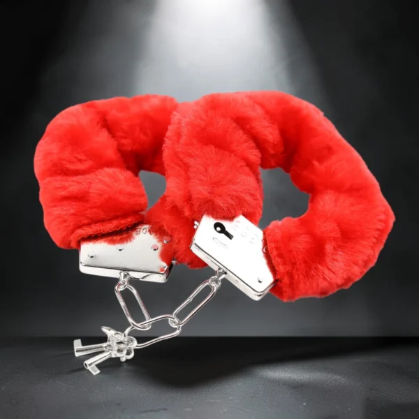 Red Fur Cuffs | Μεταλλικές Χειροπέδες με Γούνα — για εσένα που θέλεις το μέταλλο να έχει χάδι