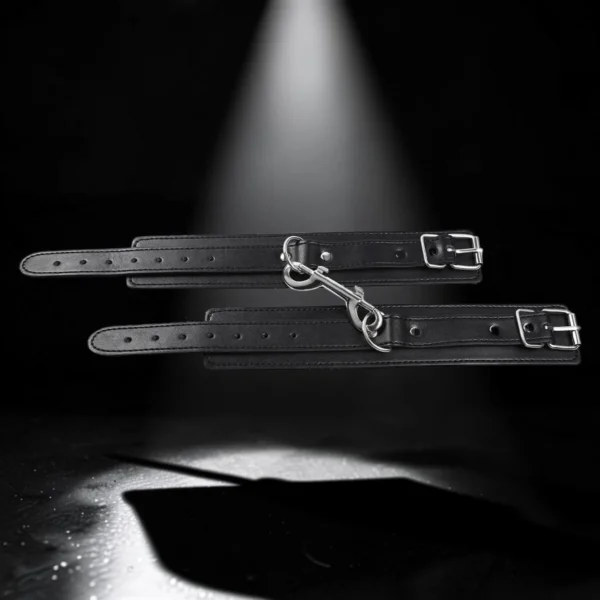 D-Ring Cuffs | Δερμάτινες Χειροπέδες — για εσένα που ξέρεις ότι η λεπτομέρεια κάνει τη διαφορά