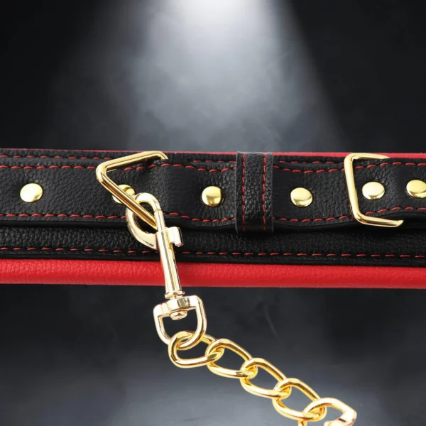 Gold Chain Cuffs | Δερμάτινες Χειροπέδες με Χρυσή Αλυσίδα — για εσένα που ξέρεις ότι η εξουσία είναι όμορφη
