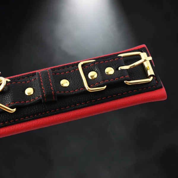 Gold Chain Cuffs | Δερμάτινες Χειροπέδες με Χρυσή Αλυσίδα — για εσένα που ξέρεις ότι η εξουσία είναι όμορφη