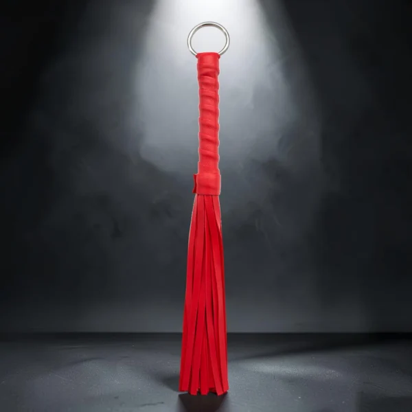 Mini Whip Red | Μικρό Flogger με Μεταλλικό Κρίκο — για εσένα που ξέρεις ότι το κόκκινο δεν είναι απλώς χρώμα