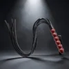 Beaded Whip | Flogger με Λαβή από Χάντρες & Μακριές Ουρές — για εσένα που θέλεις το παιχνίδι σου να έχει χαρακτήρα