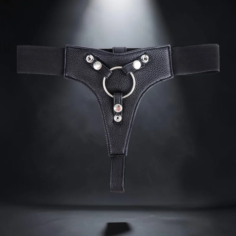 Leather Strap On | Δερμάτινη Ζώνη με Ρυθμιζόμενους Ιμάντες & Κρίκο που Αλλάζει — για εσένα που θέλεις την εξουσία να φαίνεται