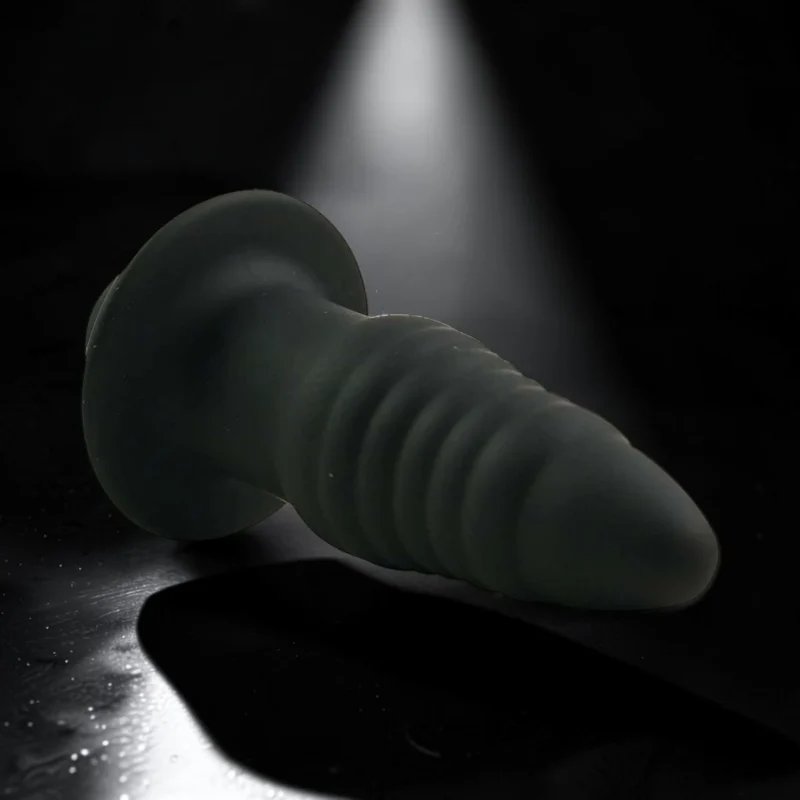 Ribbed Vibe | Δονούμενη Πρωκτική Σφήνα με Ραβδώσεις — για εσένα που θέλεις τη δόνηση εκεί που δεν την έχεις νιώσει ποτέ